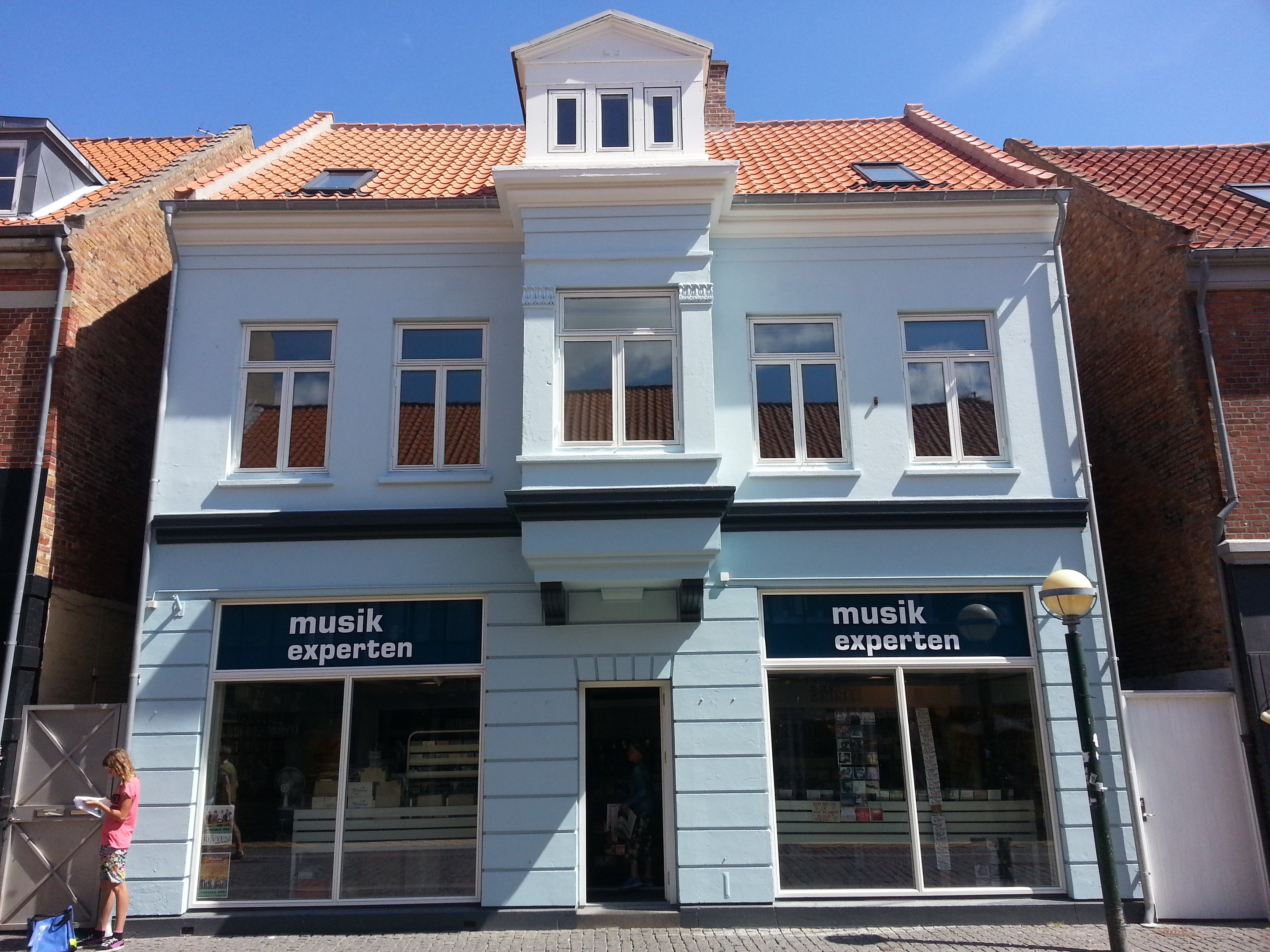 Musikexperten - nyt tegltag samt renovering af facade